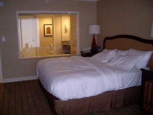 KIng bed and Jacuzzi