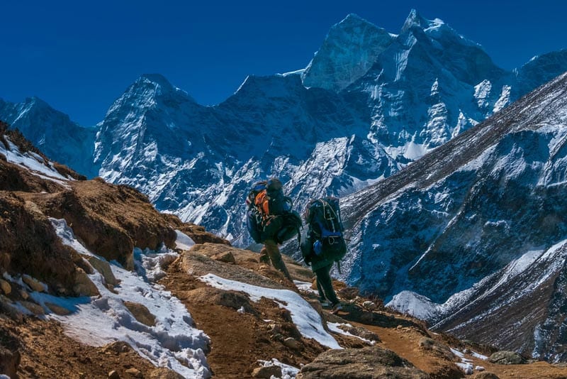 ebc trek climbers with packs