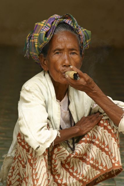 Myanmar-Mandalay-Woman-Cigar Myanmar-Mandalay-Woman-Cigar.