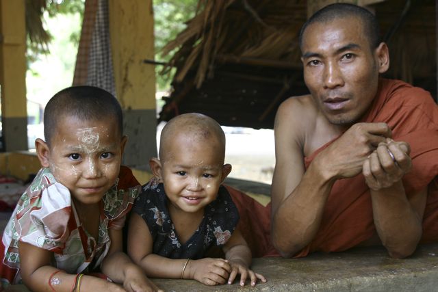 Myanmar-Monk-Golden-Rock IMyanmar-Monk-Golden-Rock