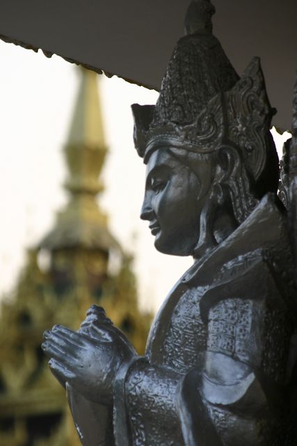 Schwedagon-Pagoda-burma-buddha meditate and calm to centre yourself in Travels