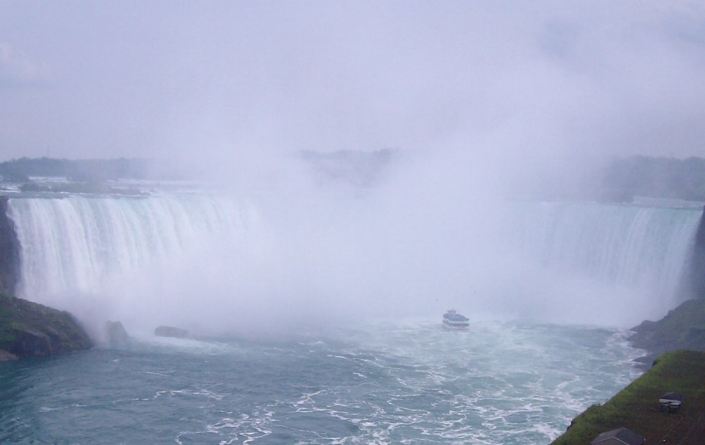Maid of the Mist Going Into Horseshoe Falls