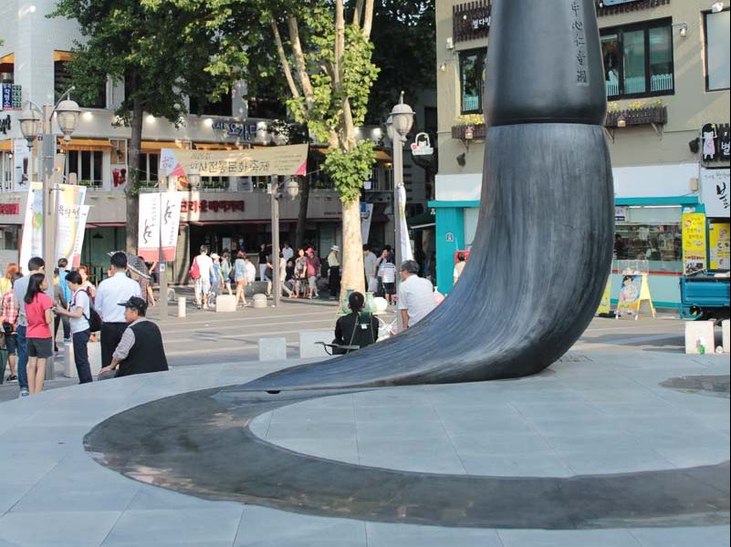giant paintbrush entrance to Insadong Seoul