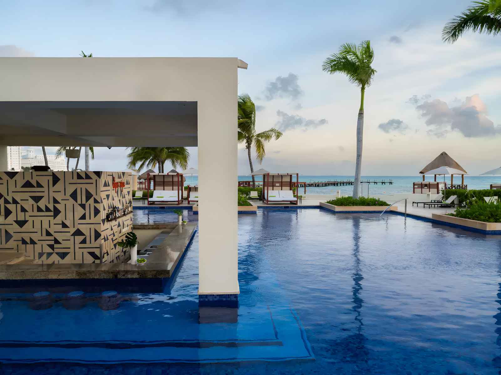 All Inclusive Resorts In Cancun Hyatt Ziva Cancun Pool Bar 