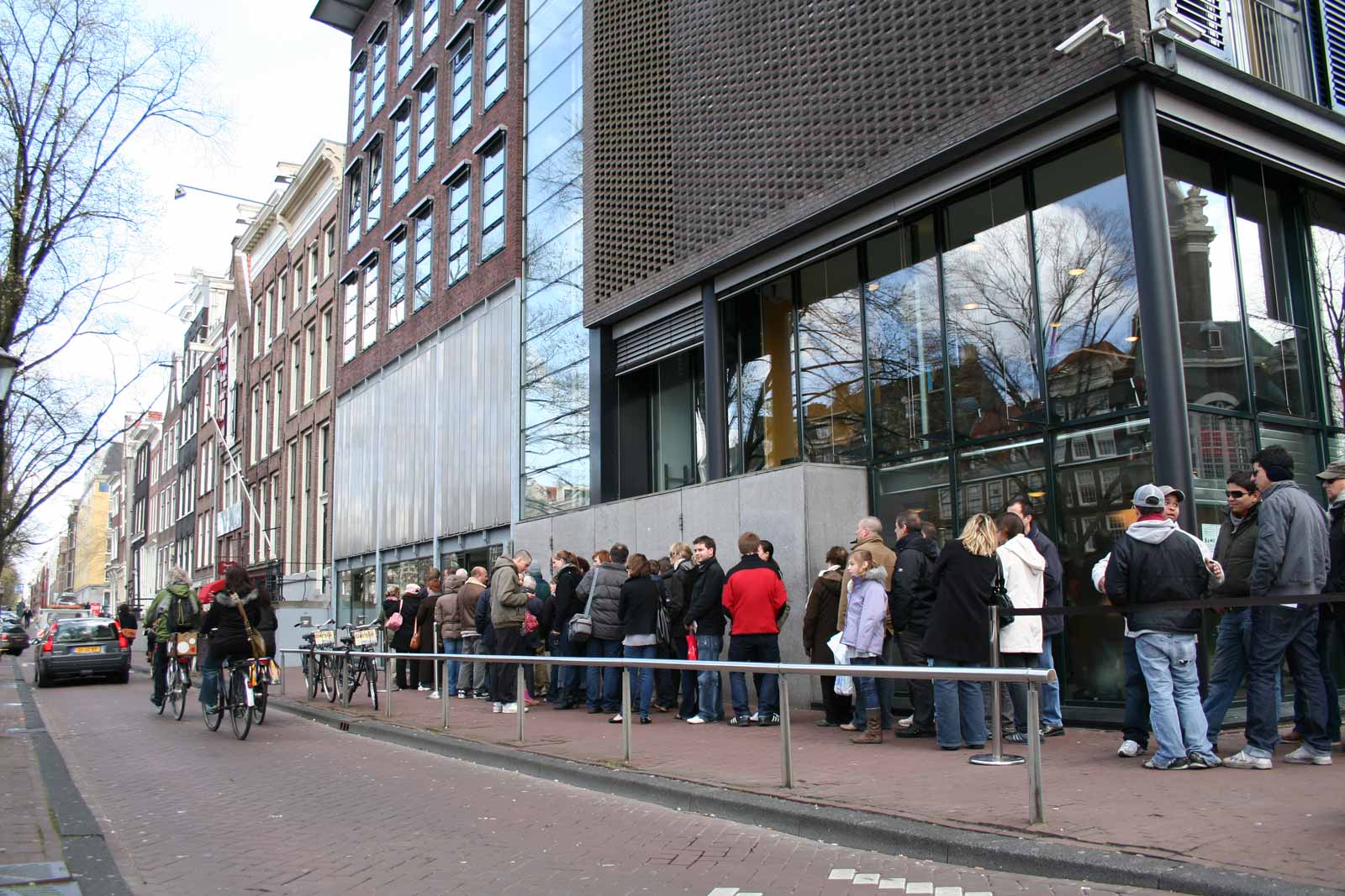 tips for visiting anne frank house amsterdam
