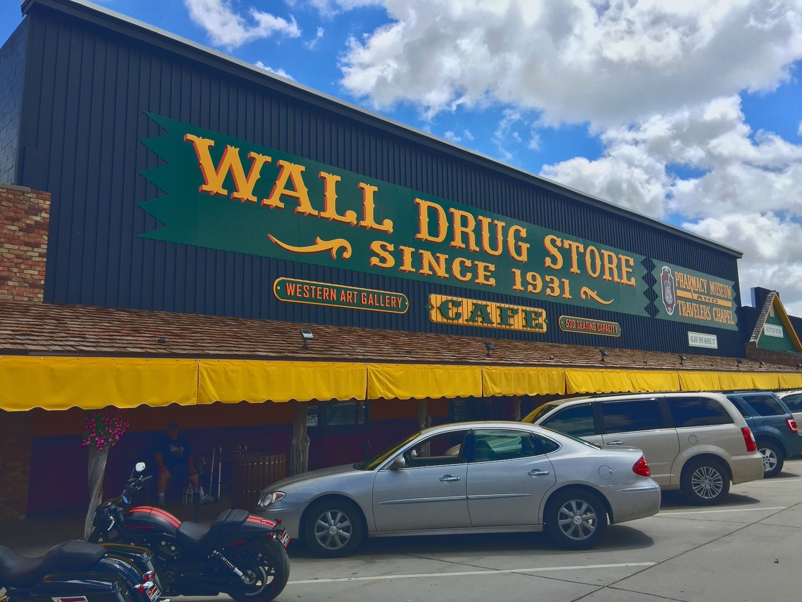 things to do in badlands national park wall drug store south dakota