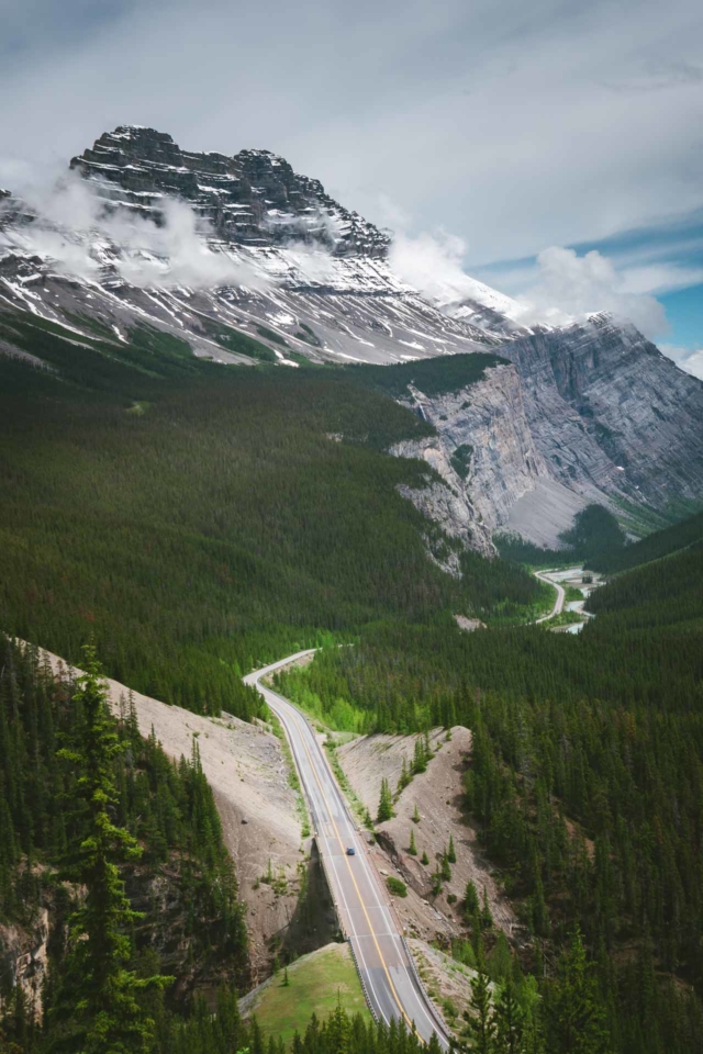 big hill bend stops along the Icefields Parkway alberta