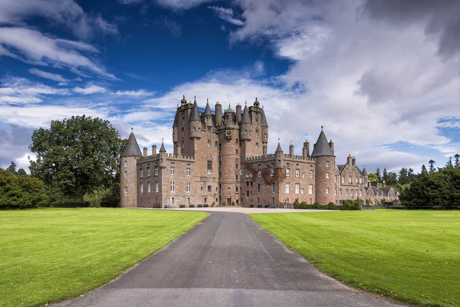 Beautiful castles in Scotland Glamis Castle