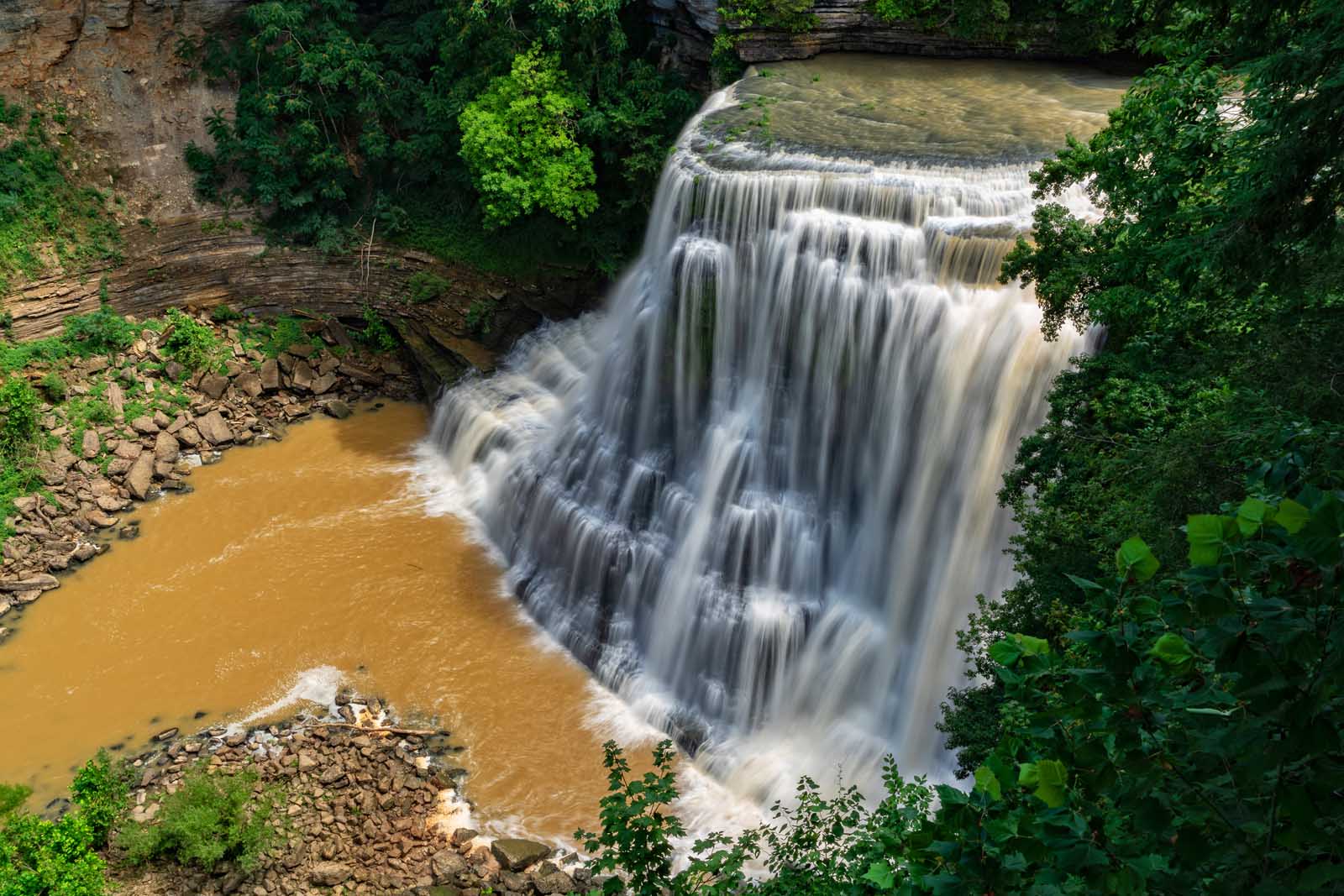 Best Hikes near Nashville Burgess Falls in Burgess Falls State Park