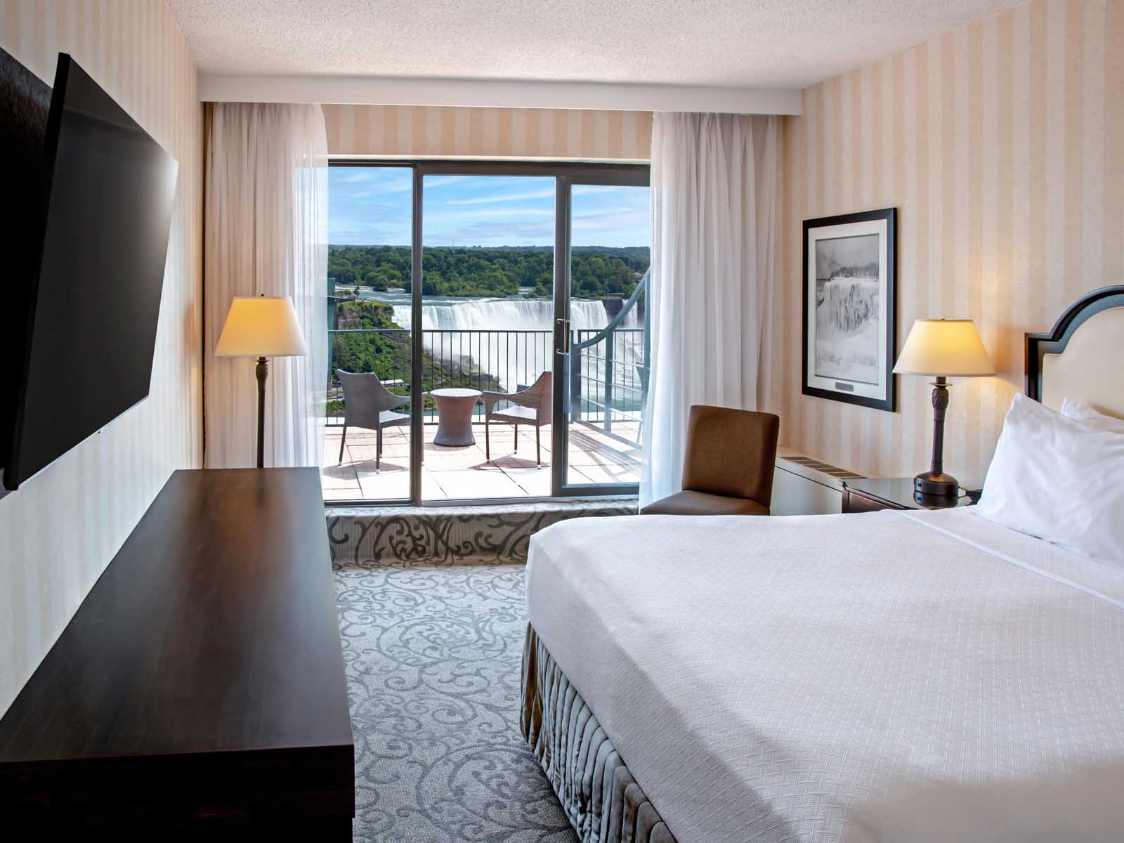 Best Hotels in Niagara Falls Crowne Plaza Fallsview