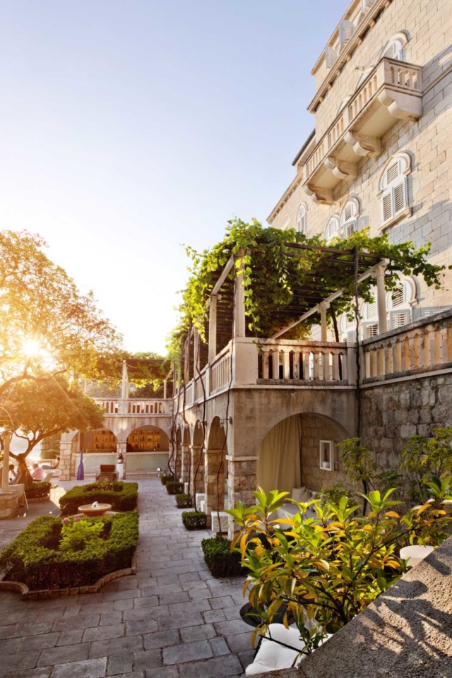 Best Luxury Hotels in Dubrovnik villa orsula courtyard