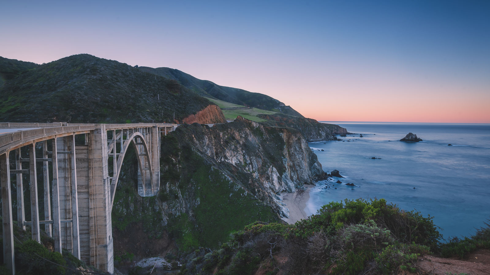 Places for a summer vacation in the USA Pacific Coast Highway