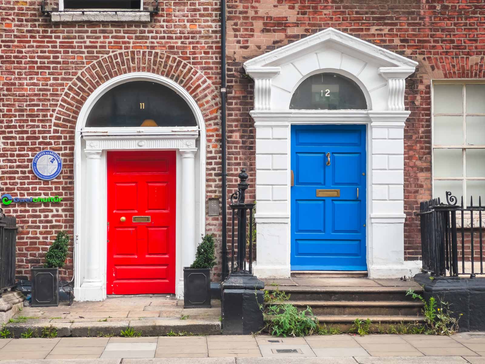 Best things to do in Dublin Painted Doors