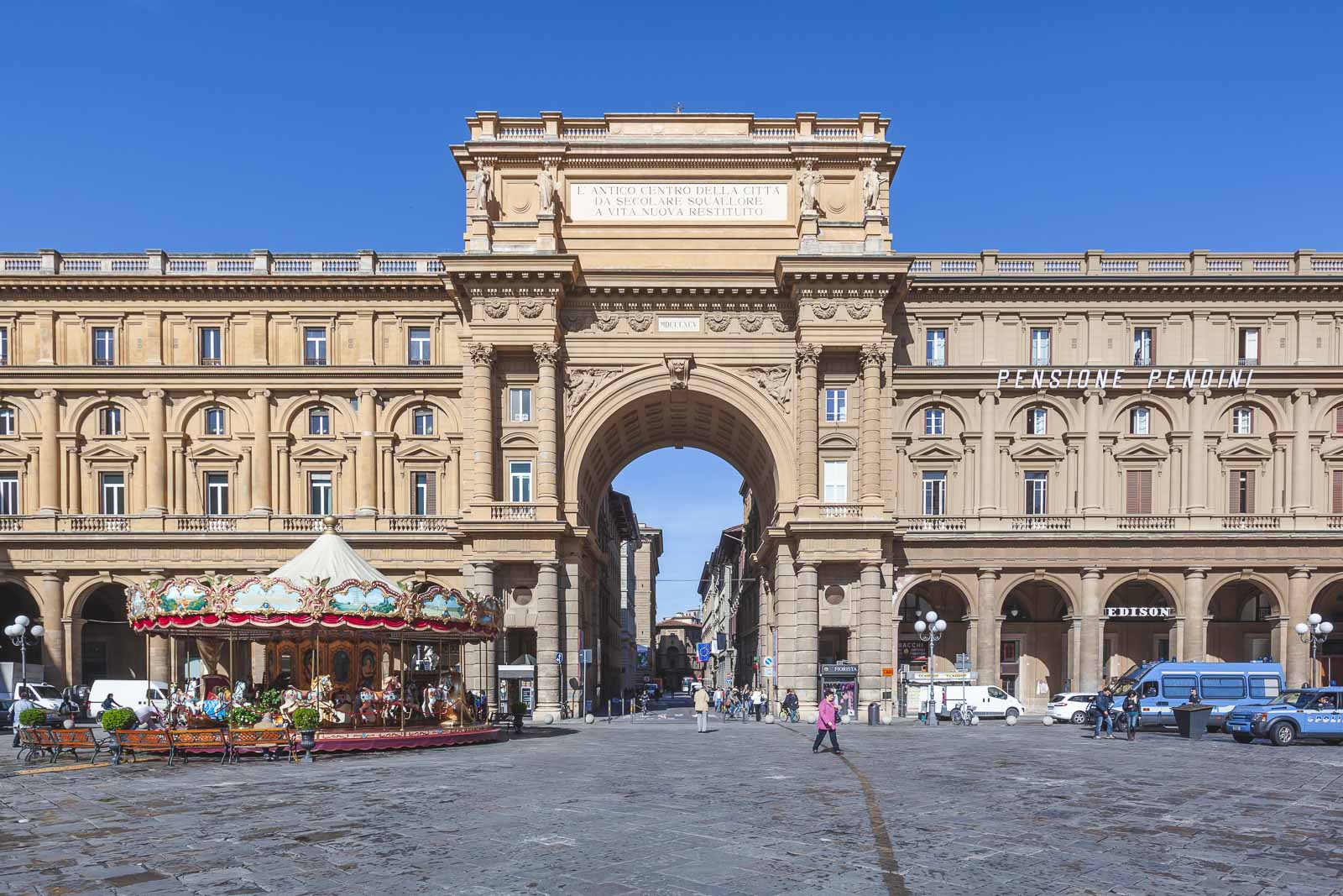 Best things to do in Florence Piazza Della Repubblica