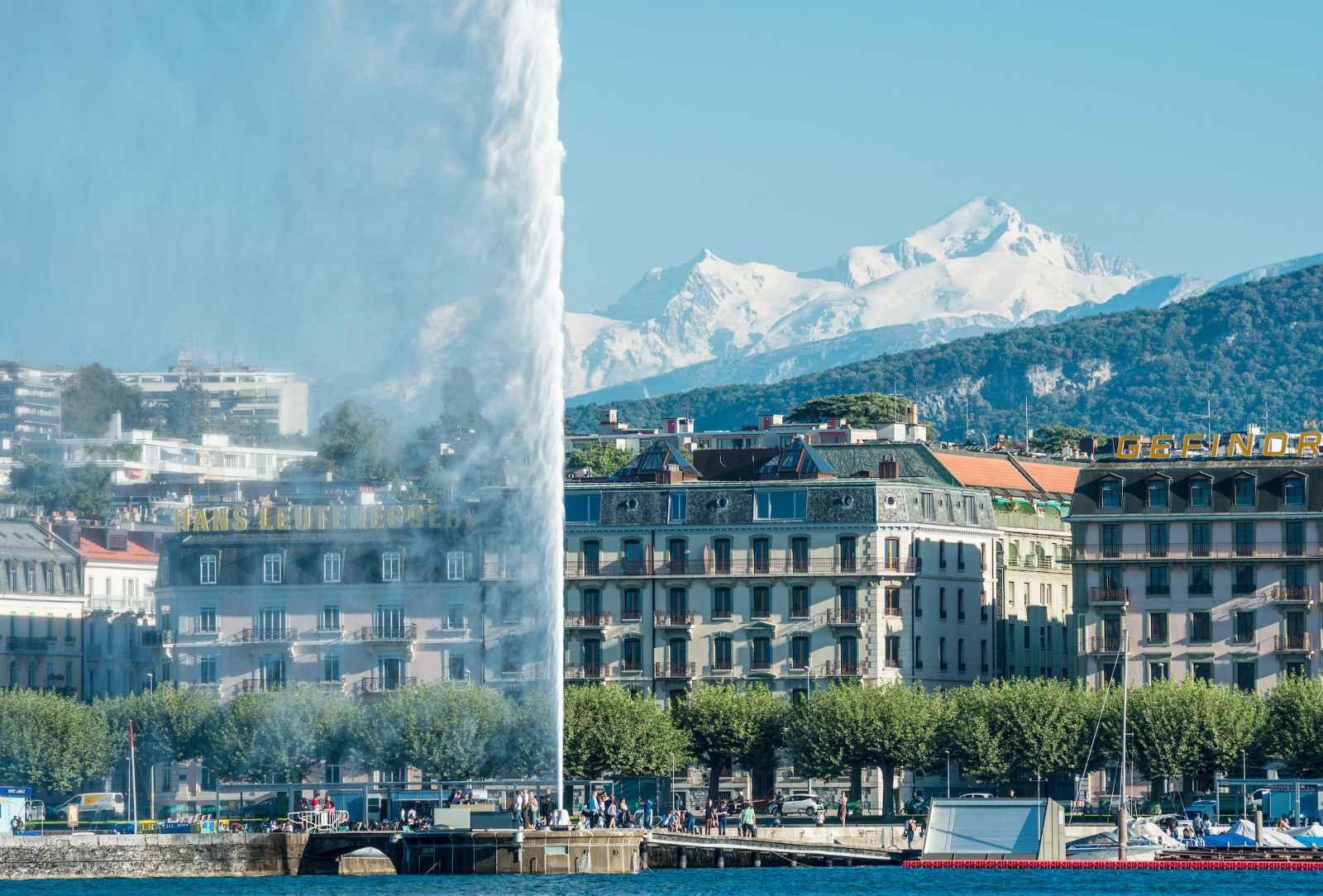 Best Things to do in Geneva Jet d'eau vue Mont Blanc