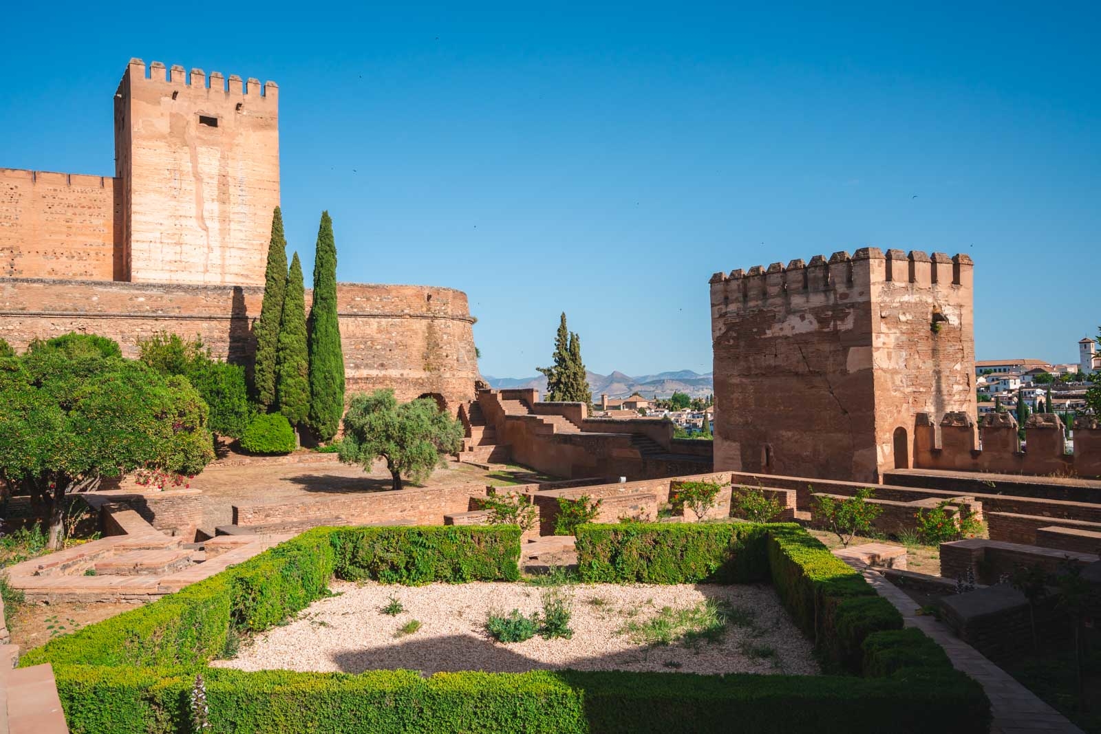 alhambra historic places in spain