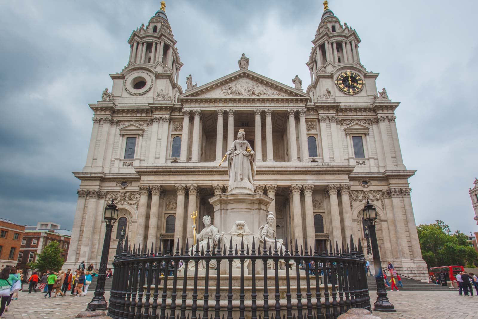 Best Things to do in London St Pauls Cathedral