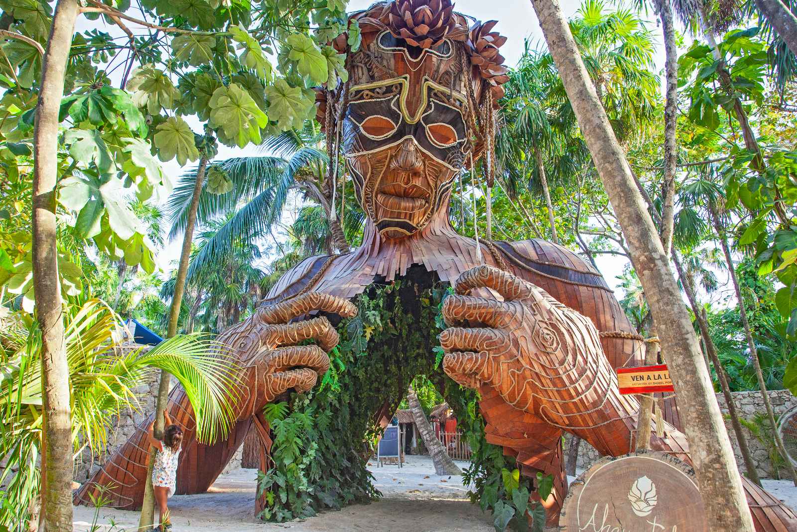 what to to n Tulum Mexico Escultura Ven a la Luz