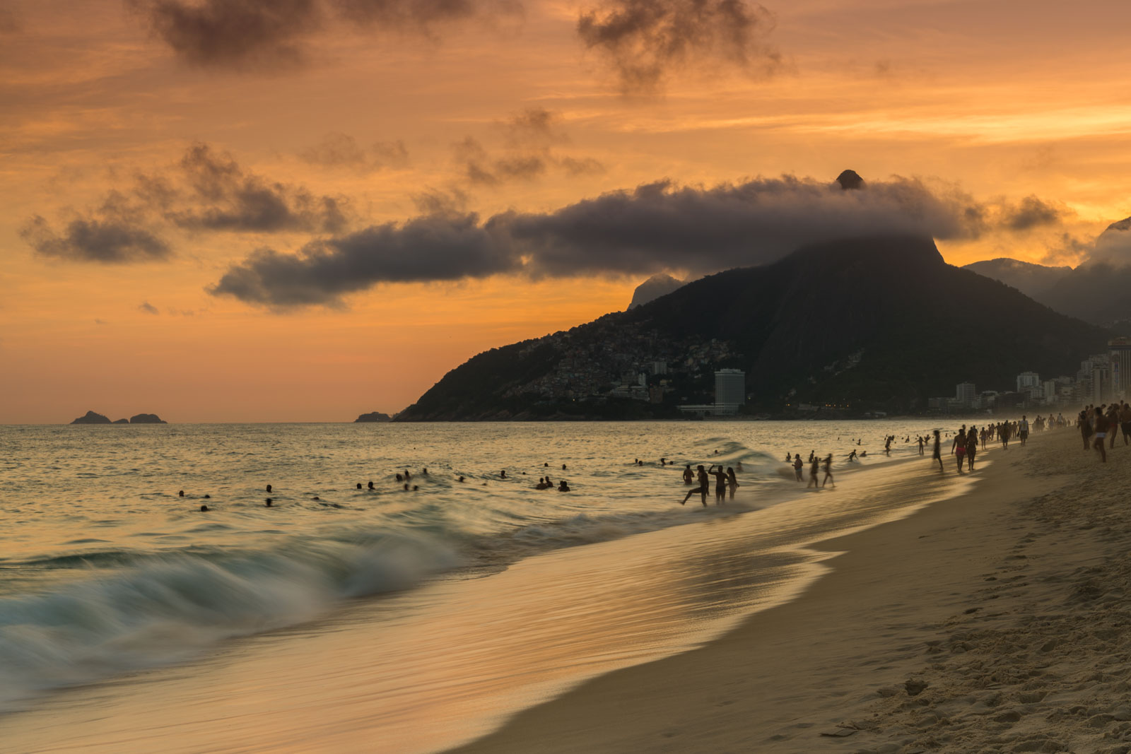 Top beaches in the world Copa Cabana Rio Brazil