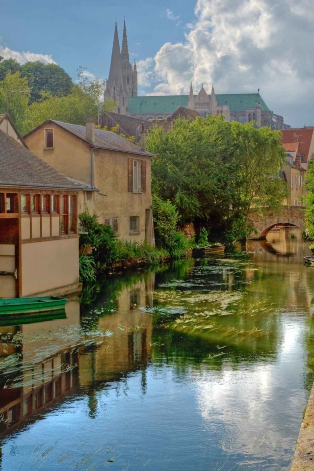 Best day trips from paris Chartres