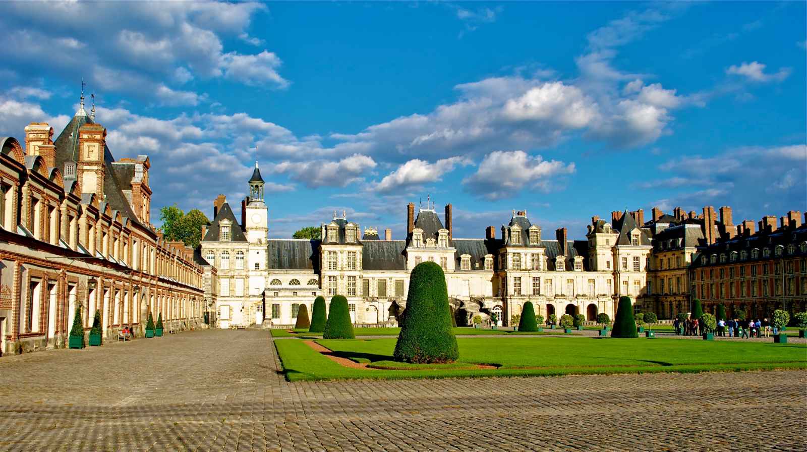 Best day trips from paris Chateau De Fountainebleau