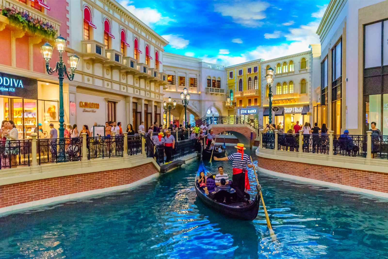 Best things to do in Las Vegas Gondola ride Venetian