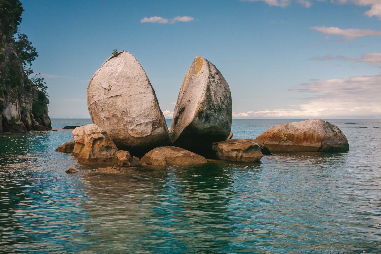 what to see in new zealand split apple rock