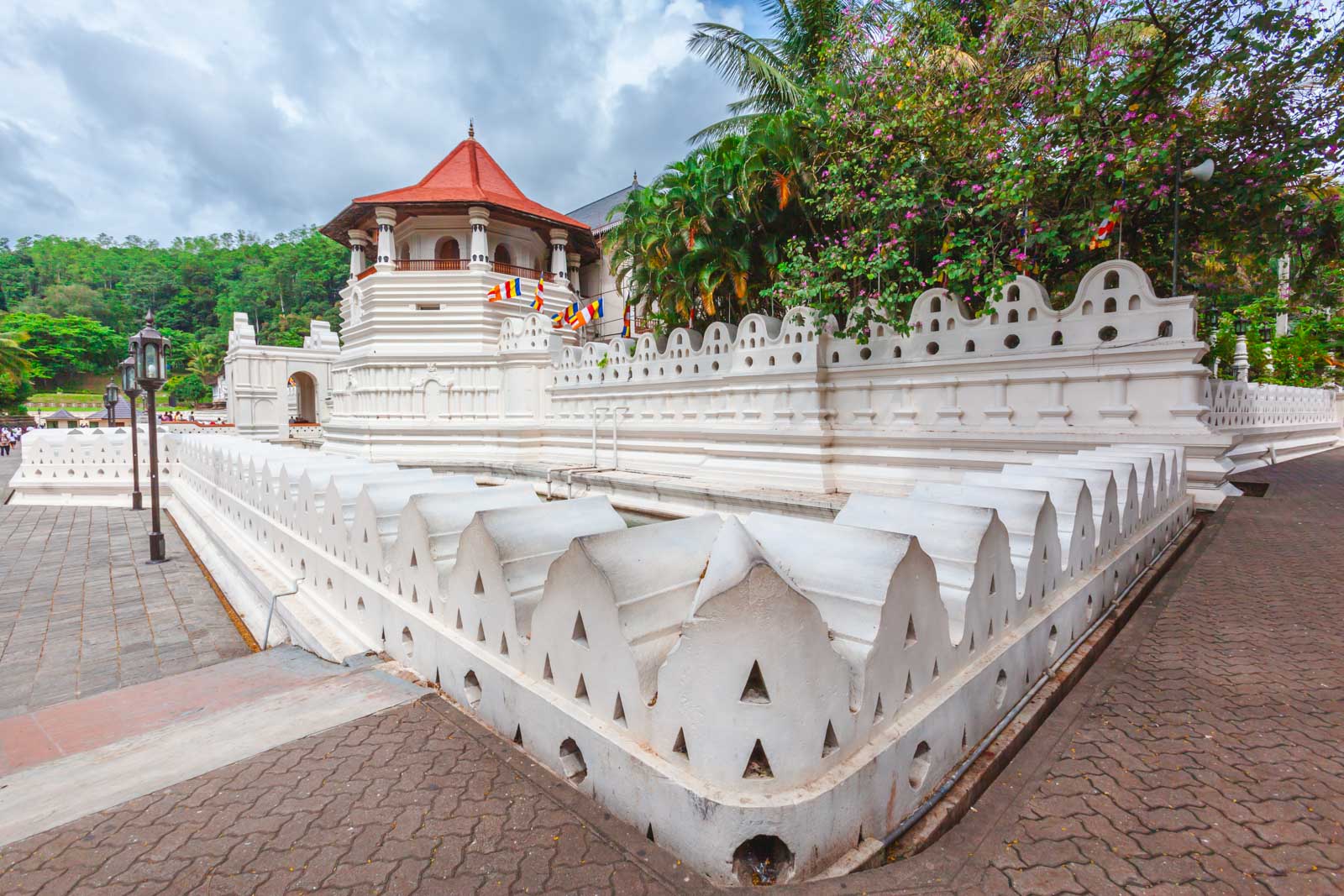 Best things to do in Sri Lanka Royal Palace of Kandy