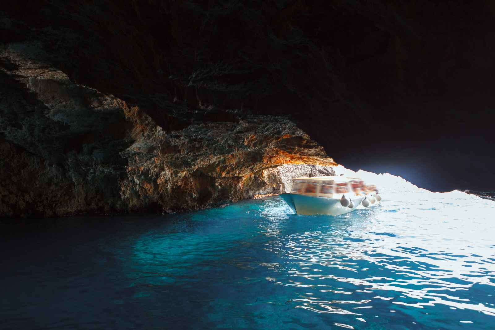 Best things to do in positano Blue Grotto