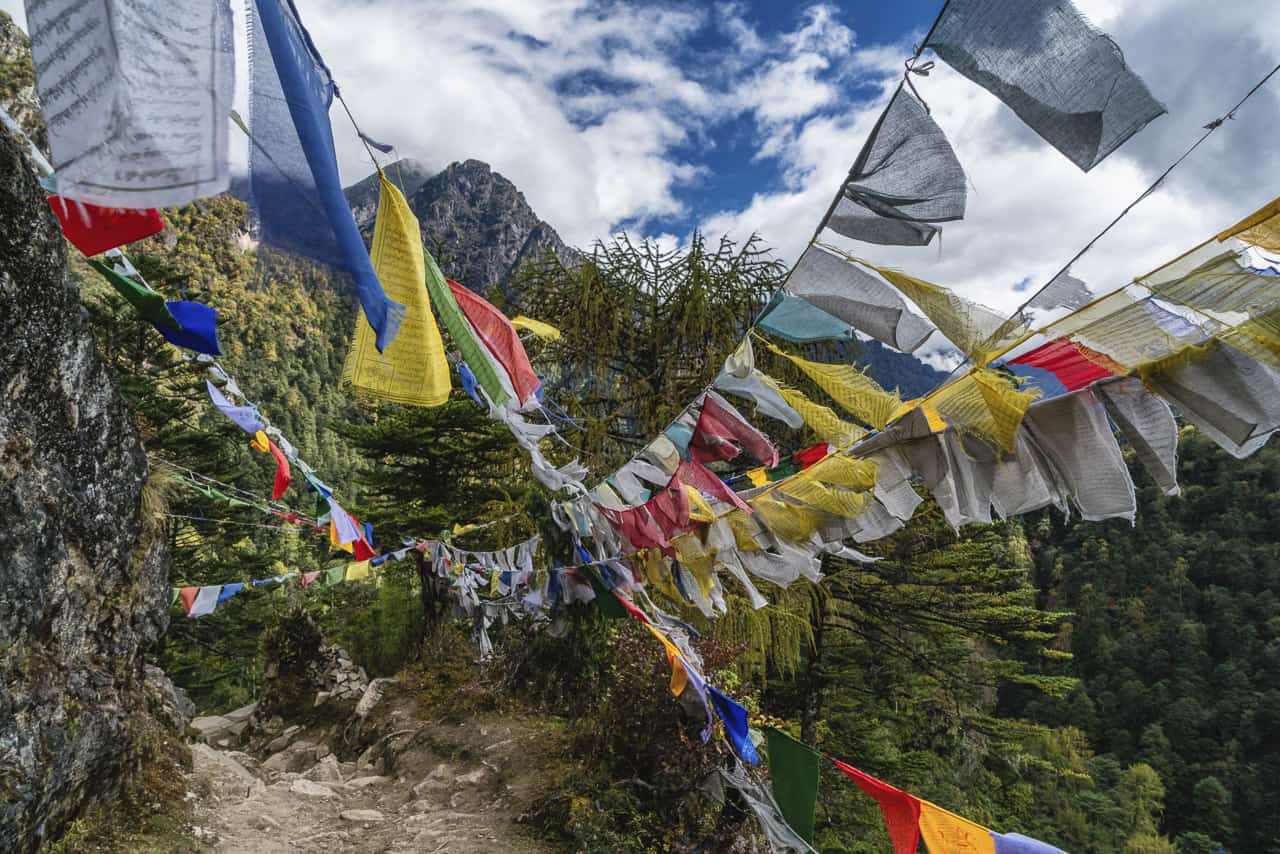 bhutan trek prayer flags