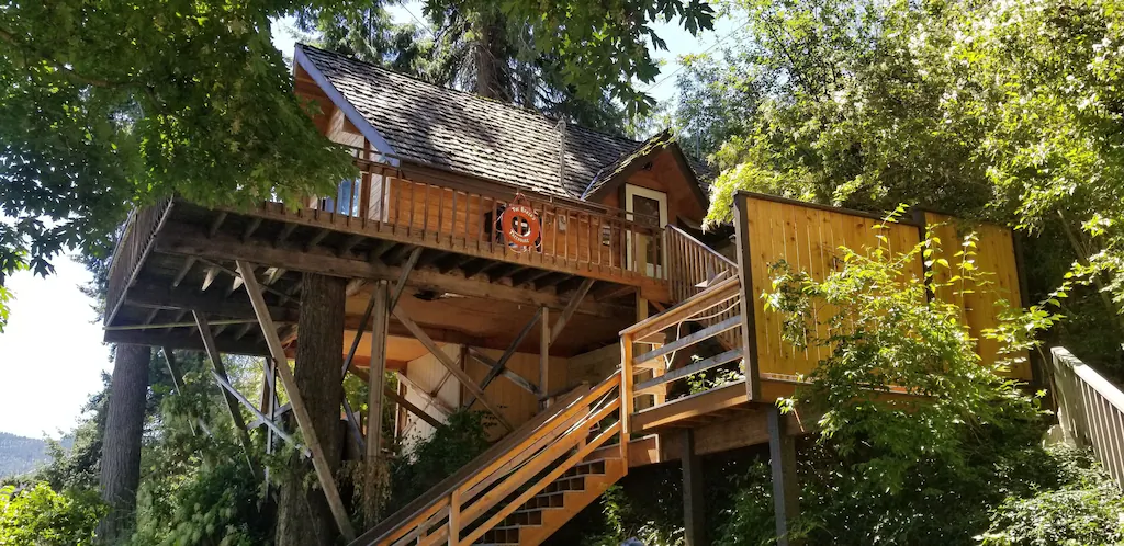 Cabin Rentals in Washington StateChelan Treehouse