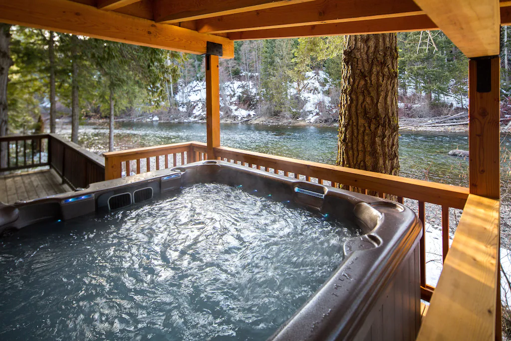 Hot Tub at Osprey Nest Washington Cabin Rental