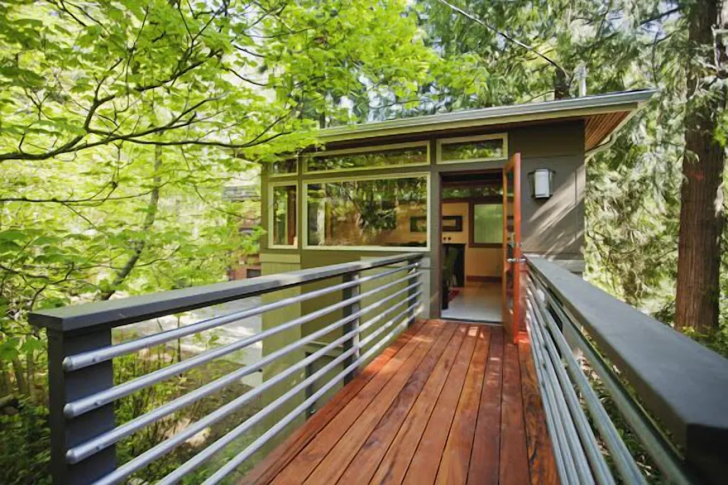 Cabins in Washington State Tree House
