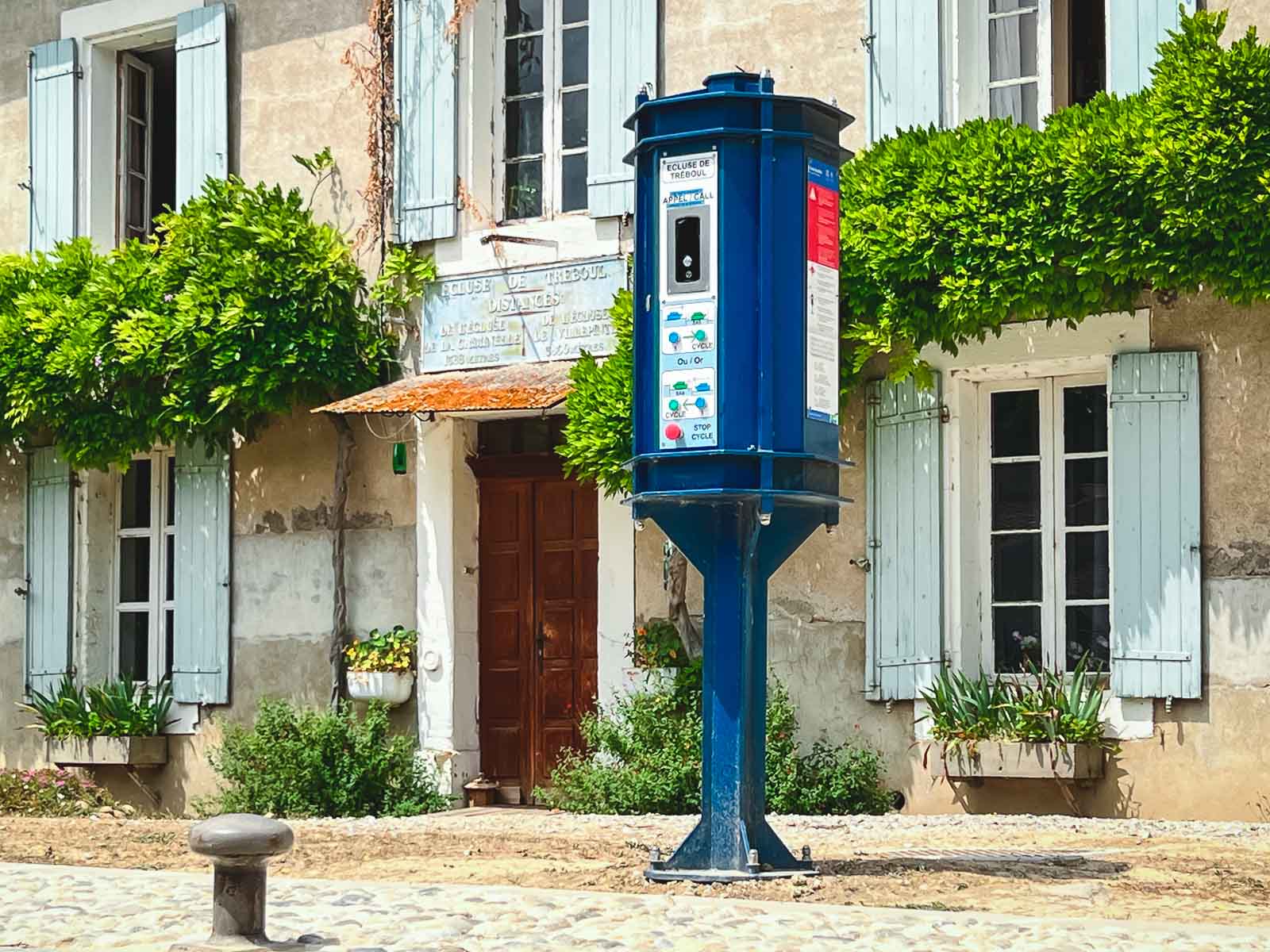 Canal du midi Cuise France Lock Auto Stations