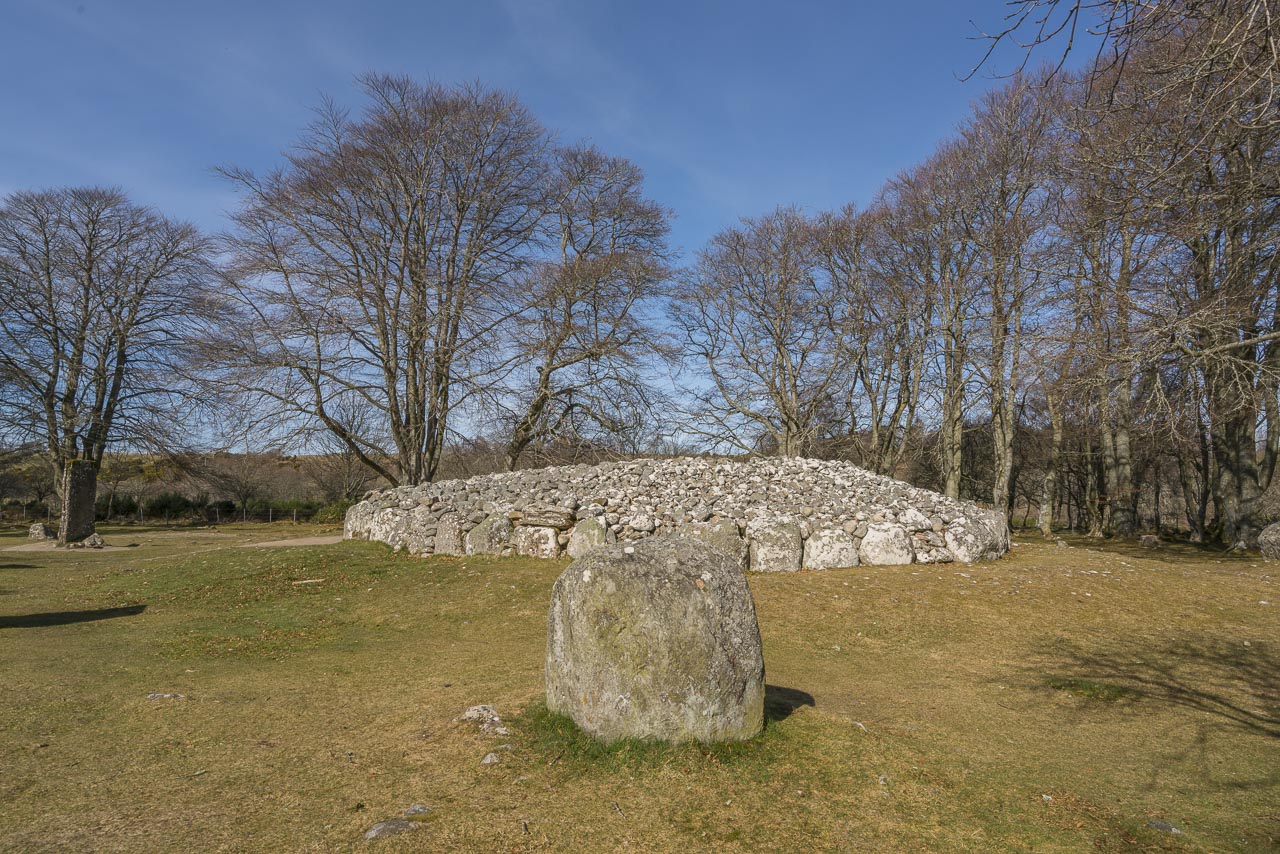 Clava Cairns description