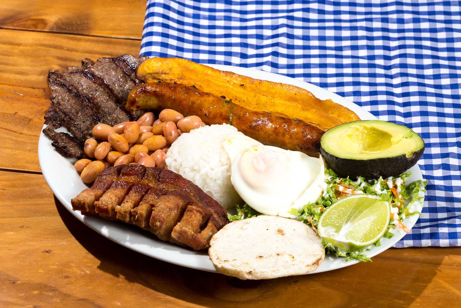 traditional colombian dishes bandeja Paisa