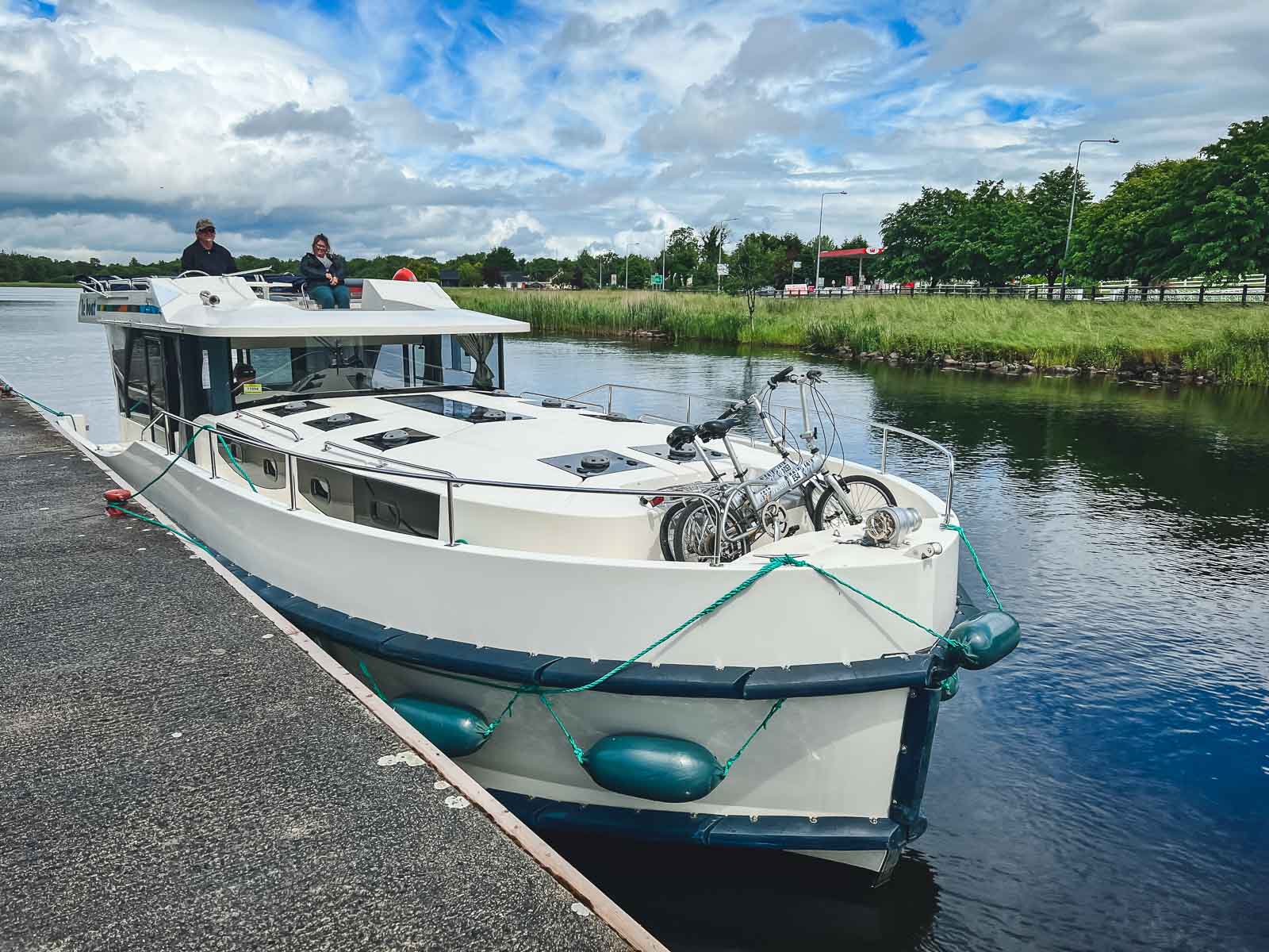 Cruise on the Shannon River Le Boat