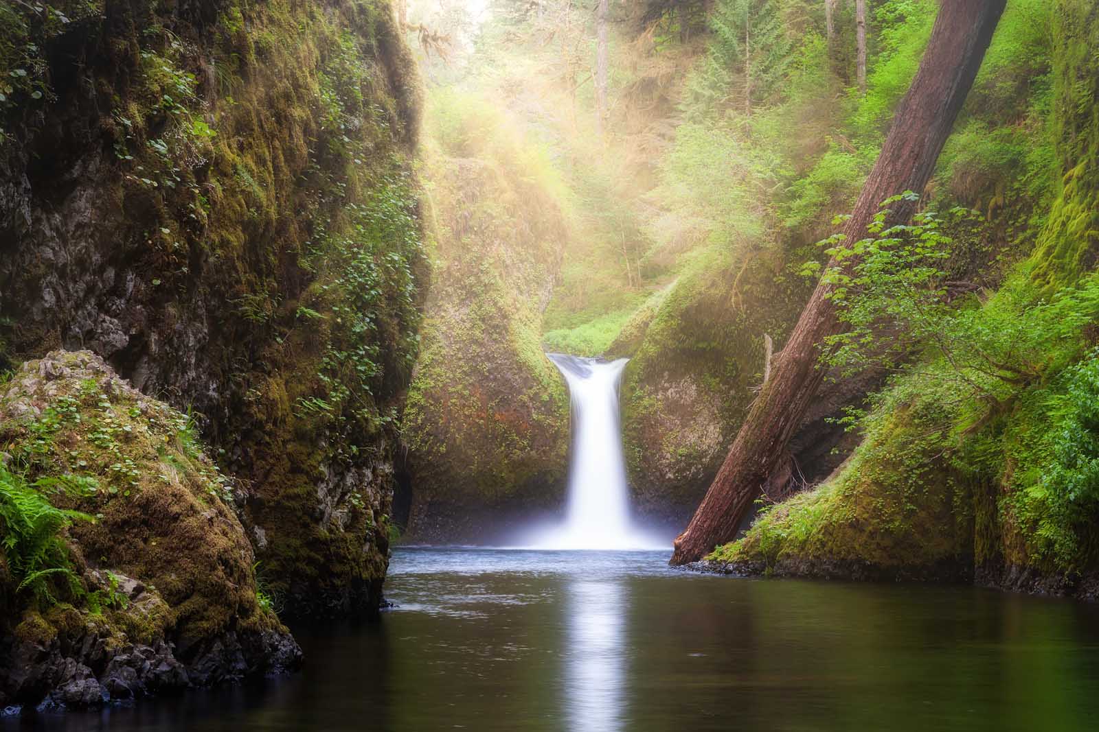 Punchbowl Falls on Eagle Creek Hikes in Oregon