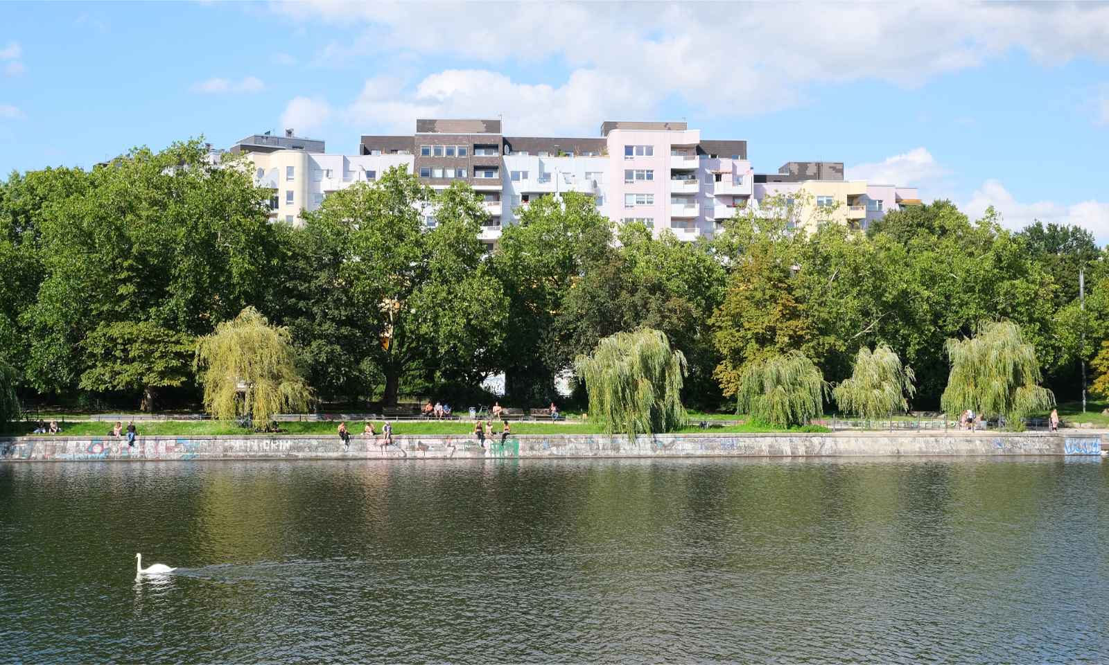 FAQs Where to Stay in Berlin Landwehrkanal Boecklerpark