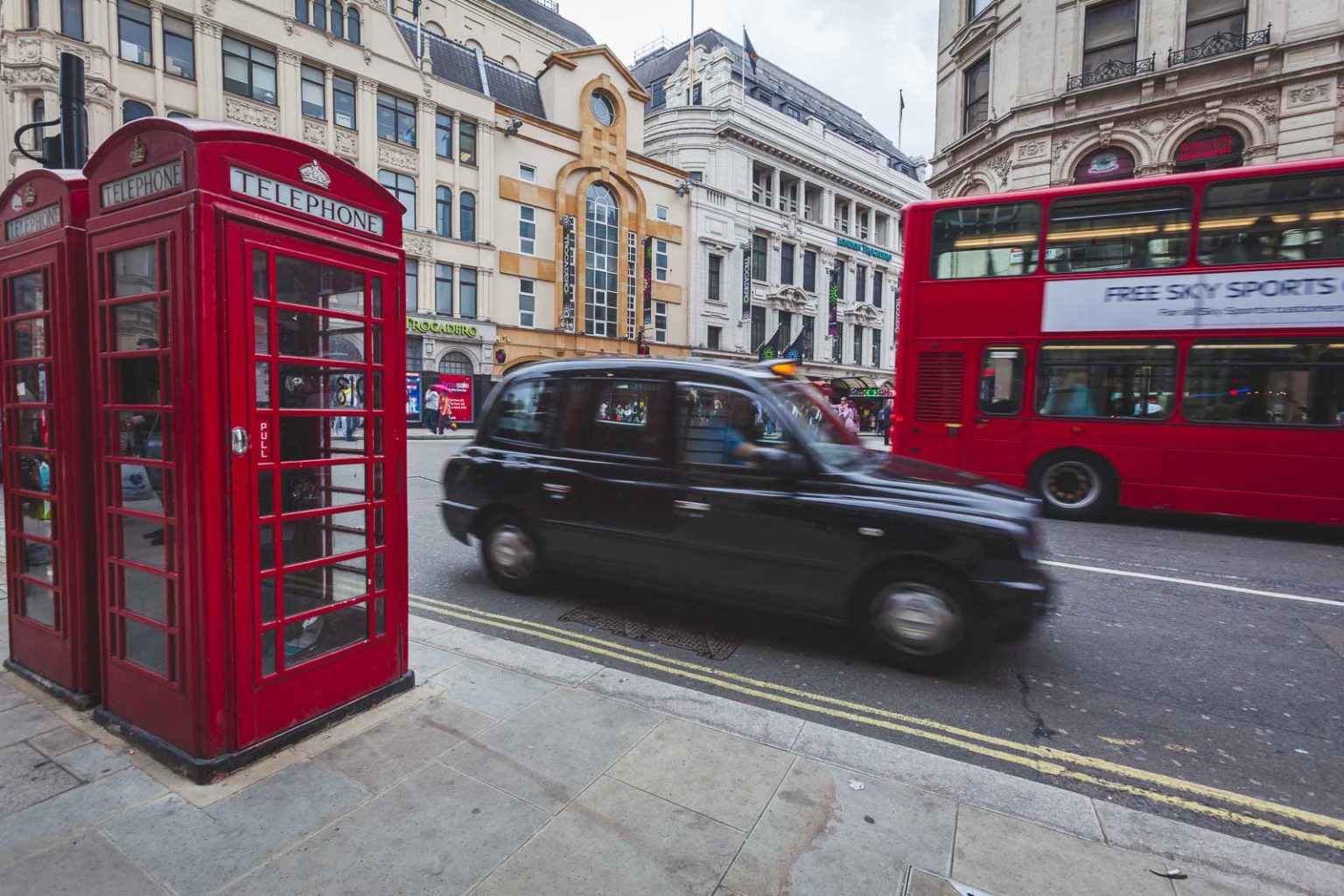 COOL FUN FACTS ABOUT ENGLAND visual data 2