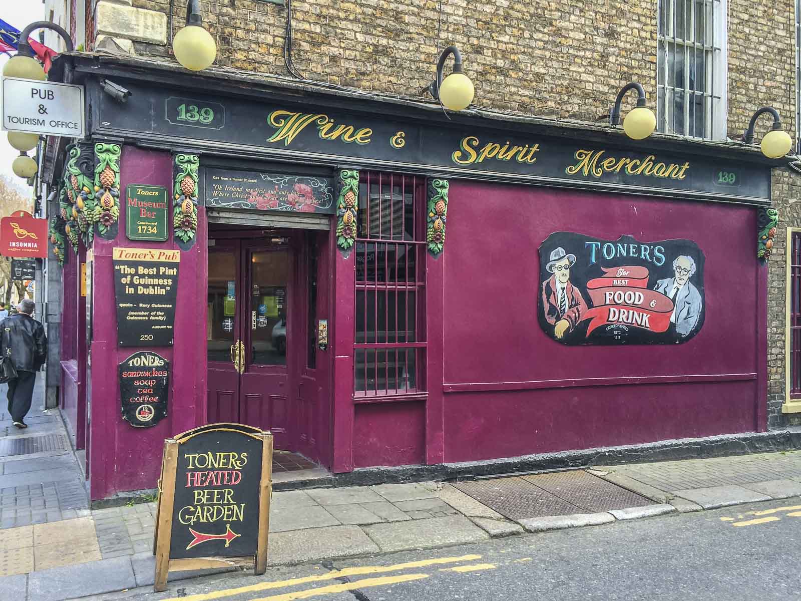 900 Pubs in Ireland