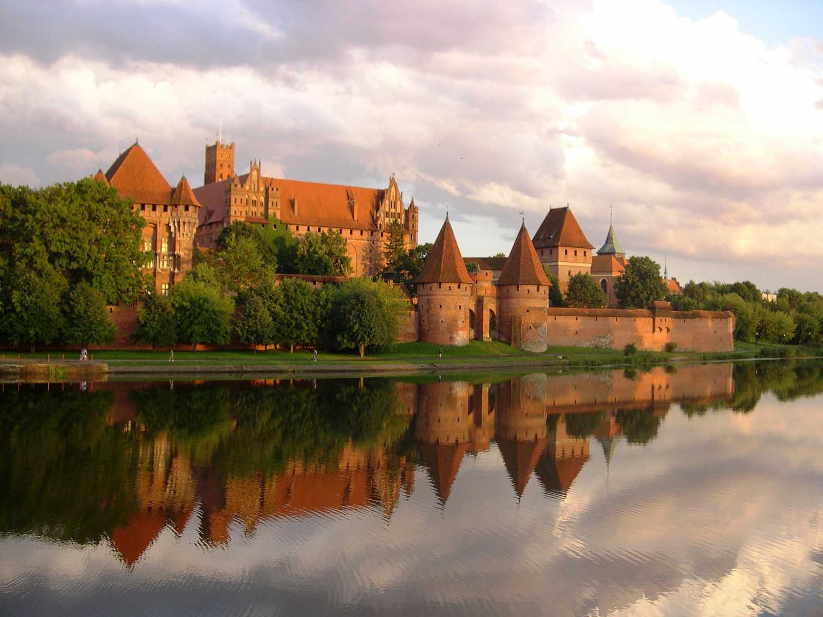 Interesting Poland Facts Largest Castle Malbork
