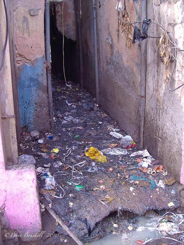 filthy alleys in India