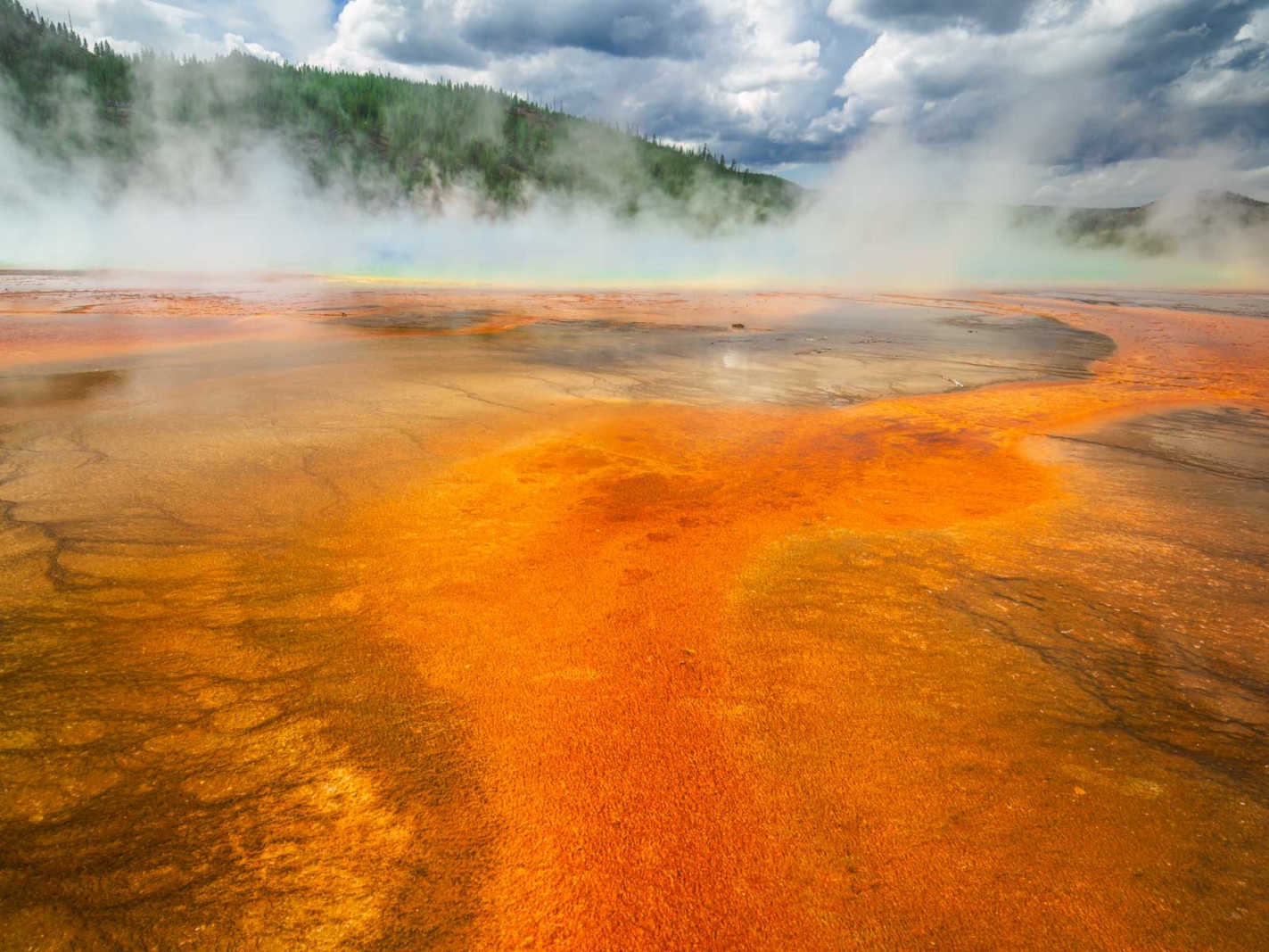 How to visit Grand Prismatic Spring Yellowstone