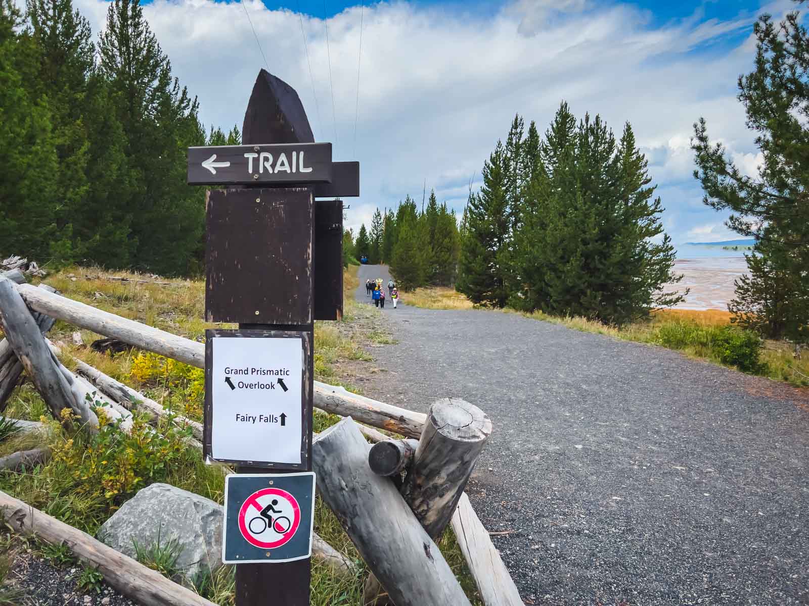 How to visit Grand Prismatic spring Overlook Trail sign