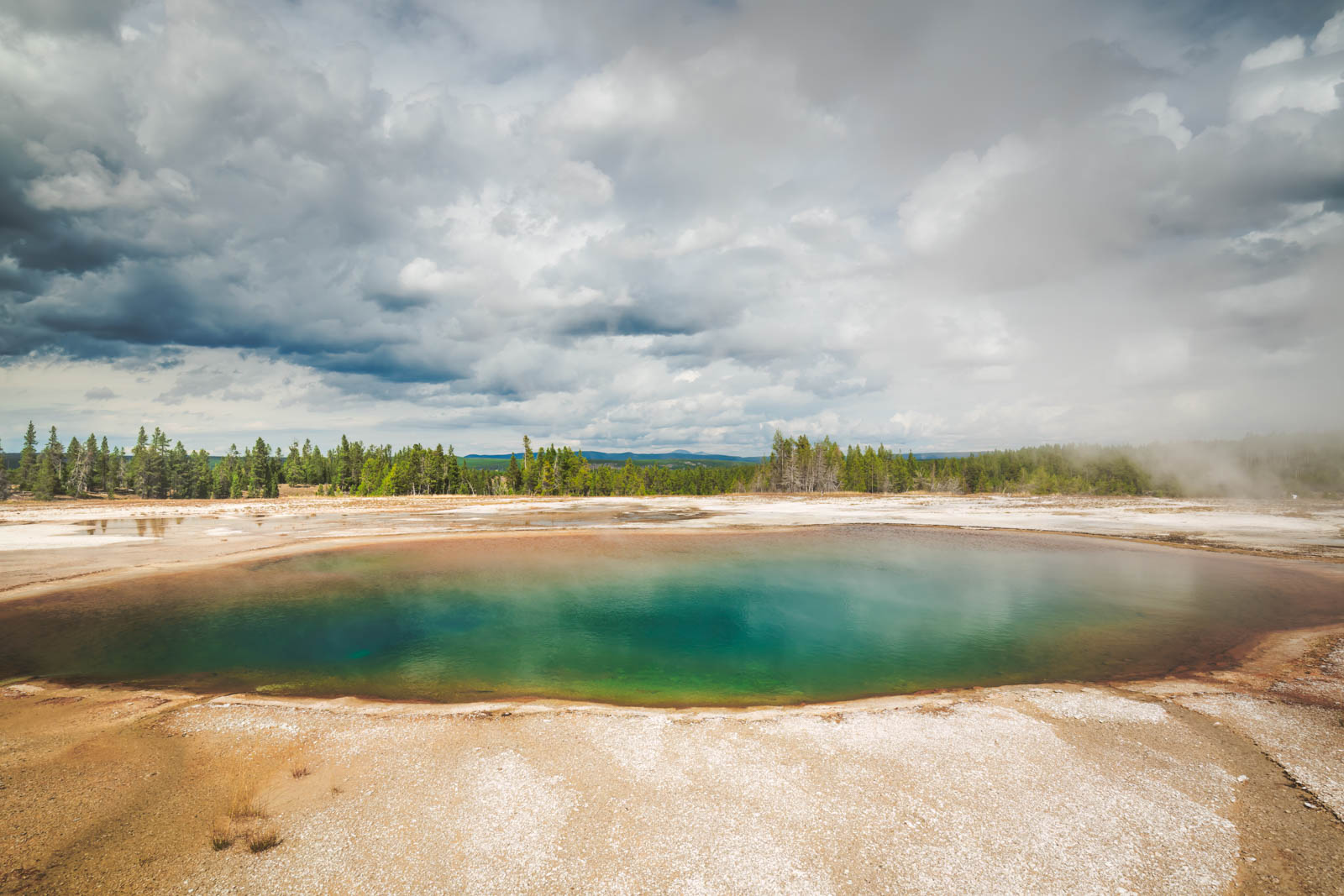 How to visit midway geyser basin Turquoise Pool
