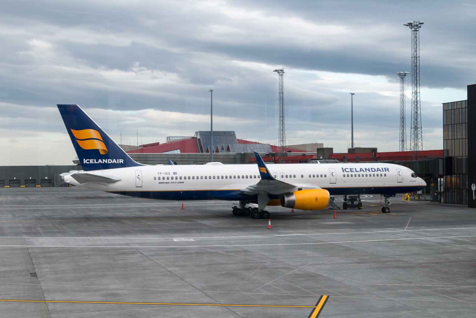 Iceland Trip Cost Keflavik icelandair Boeing 757