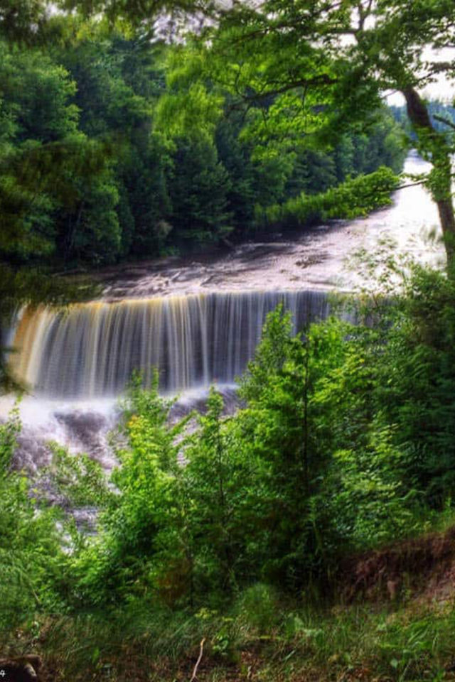 things to do in northern michigan Tahquamenon Falls