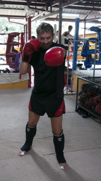 muay thai kickboxing