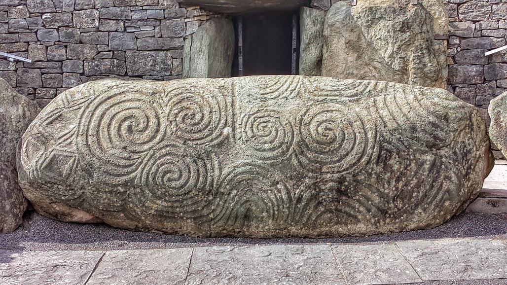 newgrange entrance stone